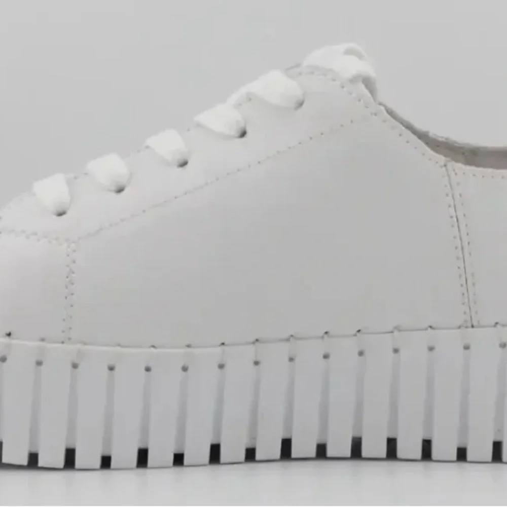 bernie mev. Aya White Memory Foam Platform Sneakers, Size 39 NEW
